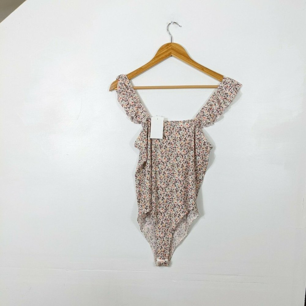 SOCIALITE NWOT Floral Knit Ruffle Bodysuit Size Large - Picture 3 of 6